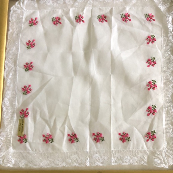 Extremely Elegant Cotton VTG Handkerchiefs Floral - Picture 5 of 14